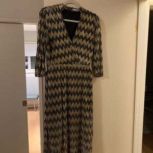 Alice + Olivia gold and navy chevron dress